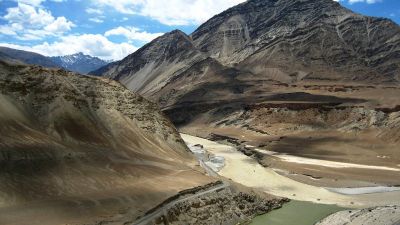 1024px-Zanskar_and_Indus_river_confluence_in_Ladakh.jpg